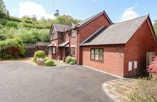 Llangollen Cottage | Cabin ∙ 5 bedrooms ∙ 10 guests
