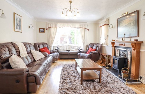 Llangollen Cottage | Cabin ∙ 5 bedrooms ∙ 10 guests
