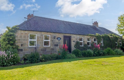 Longhirst Cottage | Cabin ∙ 5 bedrooms ∙ 11 guests