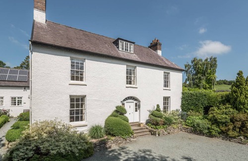 Bishops Castle Cottage | Cabin ∙ 9 bedrooms ∙ 17 guests