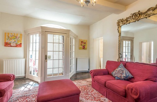 Bishops Castle Cottage | Cabin ∙ 9 bedrooms ∙ 17 guests