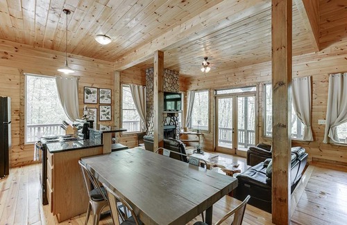 Cleveland House | Cabin Near Helen, GA w Jacuzzi & Hot Tub