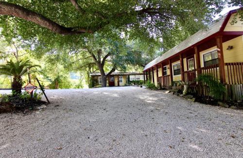 New Braunfels Apartment | Cabin on the Hill