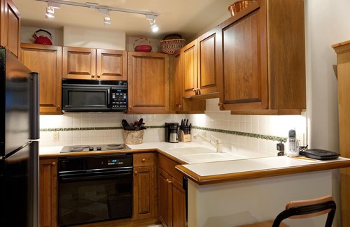 Nordic Estates House | Cabin-Style Home with Shared Hot Tub & Pool