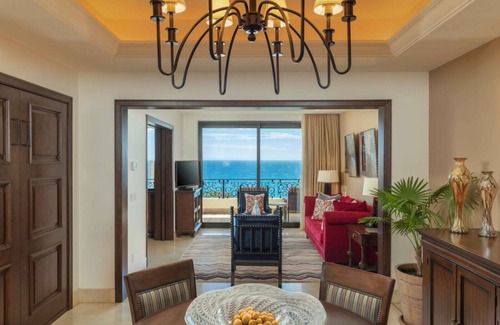 Centro Resort | Cabo Oceanfront Luxury Resort