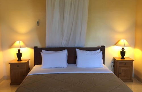 Senggigi House | Cafe Wayan Cottages