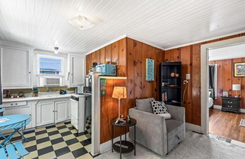 Downtown Apartment | Cajun Stays - Studio Garfield - Pet Friendly