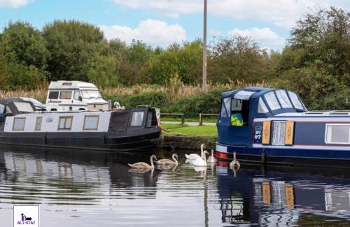 Stanley House | Calder Canal by Alt-Stay Accommodation - 3 Bed Canal Side Cottage Ideal For Workforces & Relocations - Weekly & Monthly Rates Available