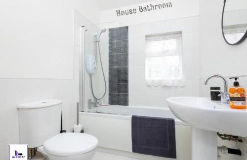 Stanley House | Calder Canal by Alt-Stay Accommodation - 3 Bed Canal Side Cottage Ideal For Workforces & Relocations - Weekly & Monthly Rates Available