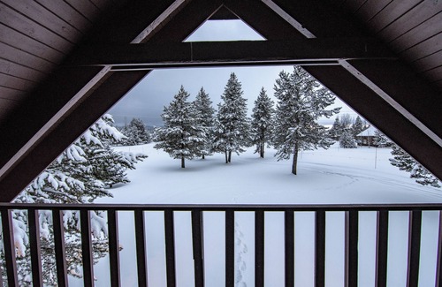 Island Park Cabin | Caldera Cabin - 15 Minutes From West Yellowstone