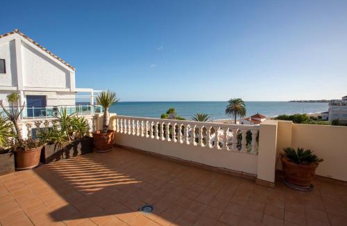 Molinell Apartment | Caleta, ático, 3 dormitorios frente al mar, by Bookindenia
