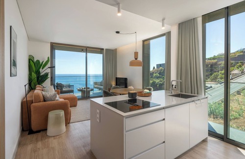 Estrela da Calheta Apartment | Calheta Hills III – Modern Retreat with Sea View