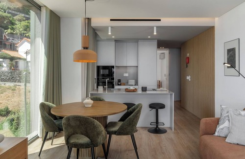 Estrela da Calheta Apartment | Calheta Hills III – Modern Retreat with Sea View