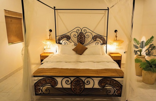 Chapora Hotel | Cali Stays & Cafe By the Bay