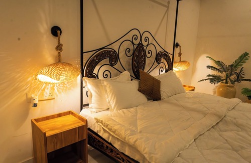 Chapora Hotel | Cali Stays & Cafe By the Bay