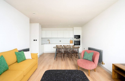 Tottenham Hale Apartment | Calm and Cozy Corner