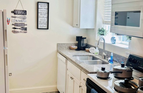 West University Apartment | Calm Light Stay3 Bedrooms/6 Beds