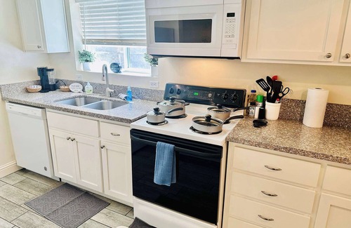 West University Apartment | Calm Light Stay3 Bedrooms/6 Beds