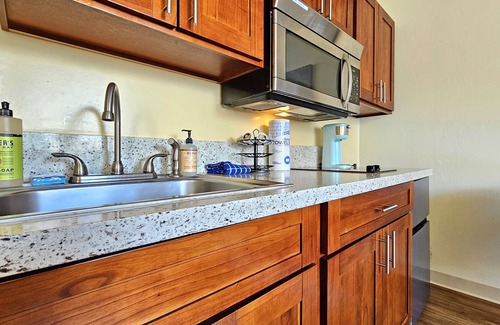 Waikiki Apartment | Calm, Quiet, New, & Clean Waikiki Queen Bed Studio - WAIKIKI GRAND HOTEL® 804