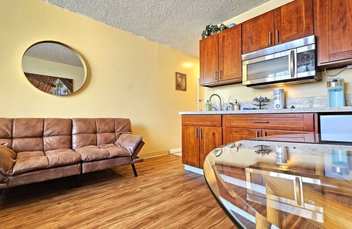 Waikiki Apartment | Calm, Quiet, New, & Clean Waikiki Queen Bed Studio - WAIKIKI GRAND HOTEL® 804