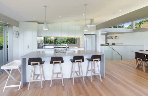 Macmasters Beach House | Calma By The Sea - Family Retreat with Pool