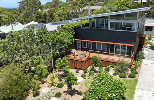 Macmasters Beach House | Calma By The Sea - Family Retreat with Pool