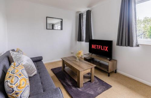 Great Shelford Apartment | Cambridge House near Addenbrookes, parking and WiFi