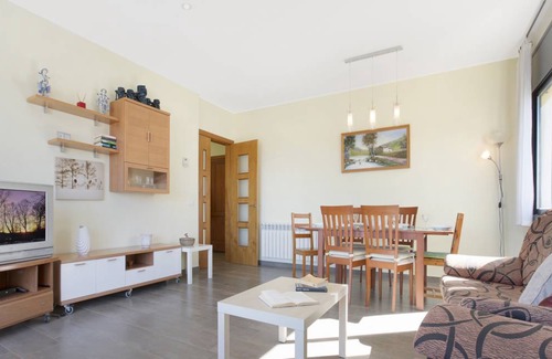 Vidreres House | Camelia