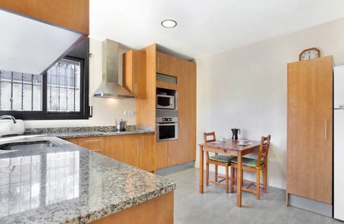 Vidreres House | Camelia