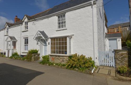 Trelights House | Camelot Cottage