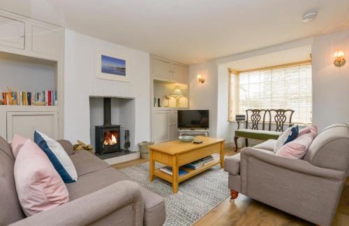 Trelights House | Camelot Cottage