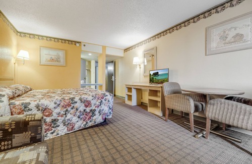 Amarillo Hotel | Camelot INN