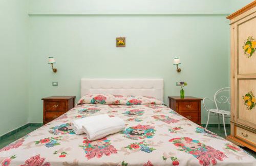 Calatabiano Bed & Breakfast | Camera Sole