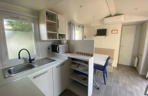 Villeneuve-les-Maguelone House | Camping 2 étoiles - Piscine - ccb0feg