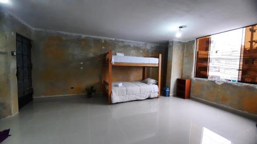 Callao Resort | CAMPING BAJO TECHO a 13 minutos del Aeropuerto con acceso a COCINA