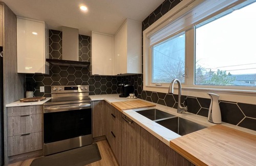 Calgary House | Canadian Rockies Getaway - Cheerful 3 Bedroom Home