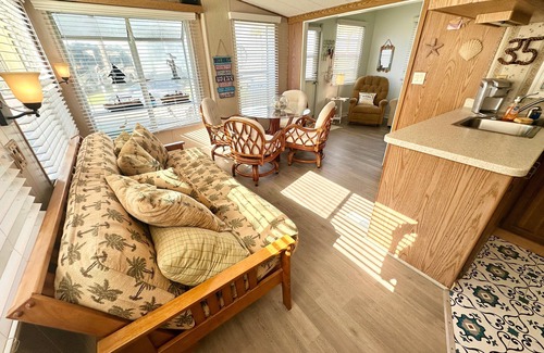 Hutchinson Island South House | Canal front 2 BR 1.5 BA beach bungalow!