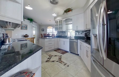 Edgewater House | Canal Front Home with Screened Pool/Spa, Entertainer's Patio & Grill + Fast WiFi
