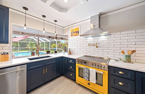 Whitfield House | Canal, Pool, Near Beaches, Airport and Downtown