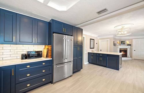 Whitfield House | Canal, Pool, Near Beaches, Airport and Downtown