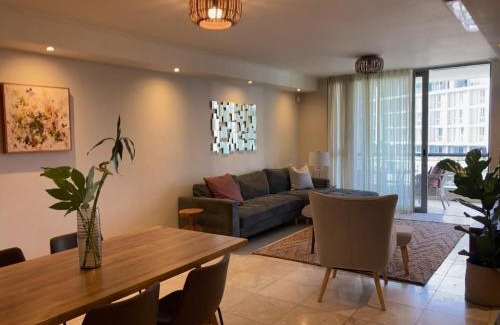 Victoria and Alfred Waterfront Apartment | Canal Quays 507
