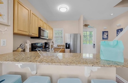 Marathon House | Canalside 2BR/1.5BA Bungalow Villa 7023 with Jetted Spa Pool: Village at Hawks Cay Villas