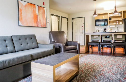 Mosby Hotel | Candlewood Suites Richmond Airport by IHG