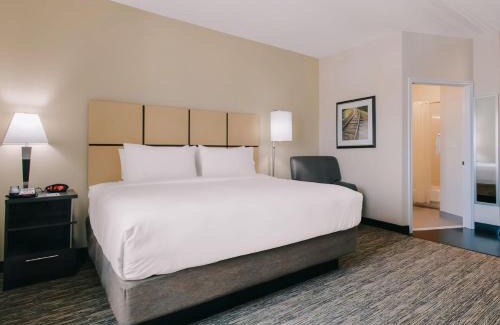 North San Antonio - SAT Hotel | Candlewood Suites San Antonio Airport by IHG