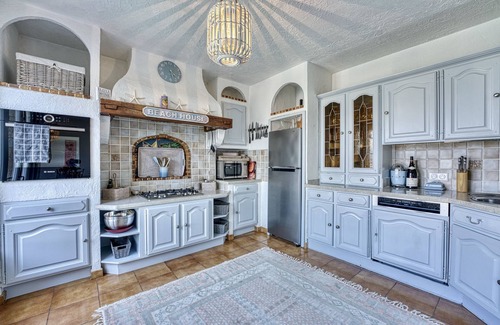 Theoule-sur-Mer House | Cannes 15mins. Fabulous sea & mountain views. Beaches, walks, cycling, relaxing