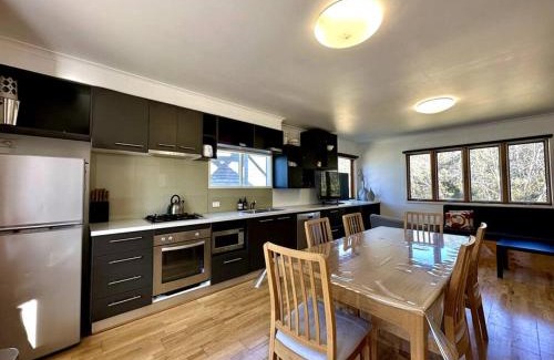 Dinner Plain Ski Chalet | Cape Cod Chalet, alpine-getaways