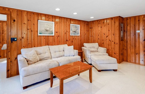 Popponesset House | Cape Cod cottage with large yard, grill, outdoor shower - WiFi & washer/dryer