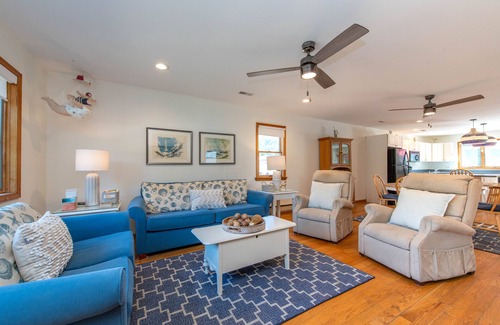 Villas House | Cape May Area Beach Retreat with Private Pool