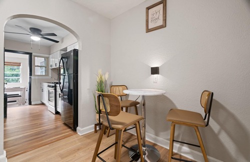 Fairlawn Condo | Capitol Hill King Bed Suite+Free Parking+Private Lounge