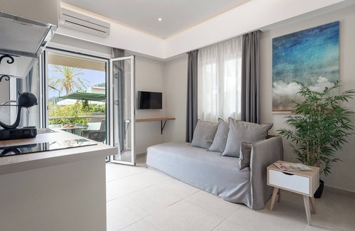 Yenion House | Captain's Seafront Apartments